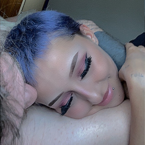 Meet your Posher, Madison - Picture 1 of 1